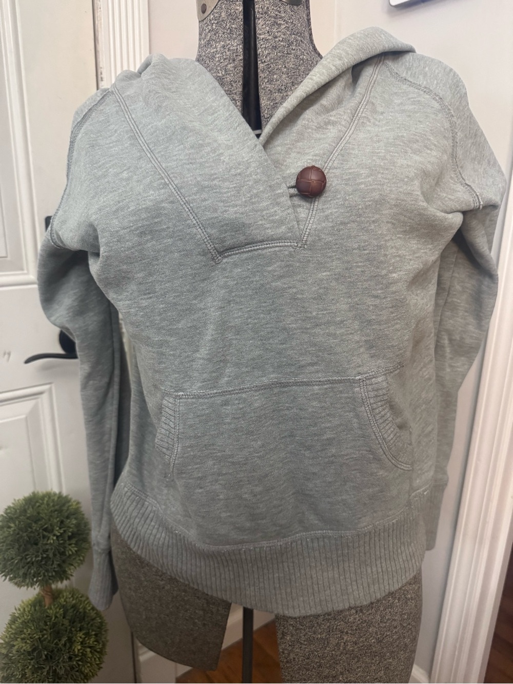 Women’s American Eagle Light Gray Hooded Pullover Sweatshirt w/ Button Detail LG